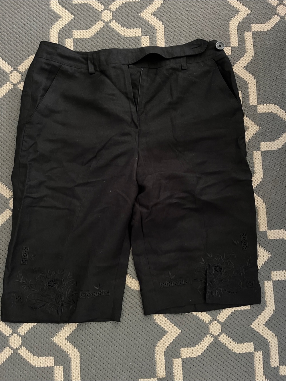 Larry Levine Black Embroidered Knee-Length Bermudas